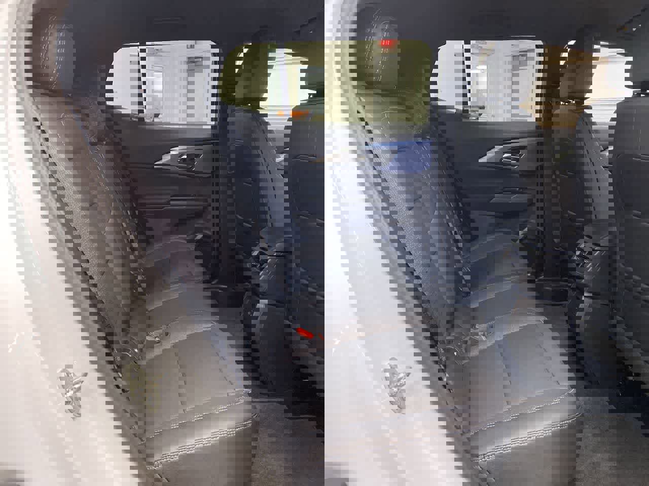 Used 2025 Chevrolet Equinox EV LT w/ Convenience Package image 17