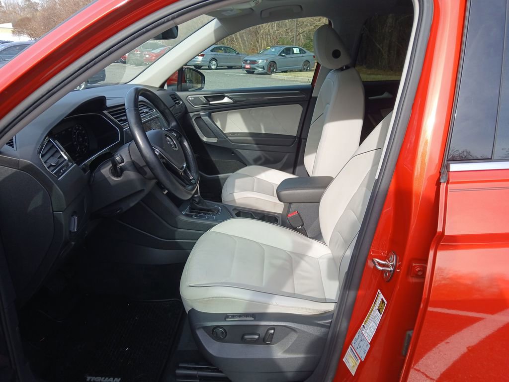 Used 2018 Volkswagen Tiguan SEL Premium image 9