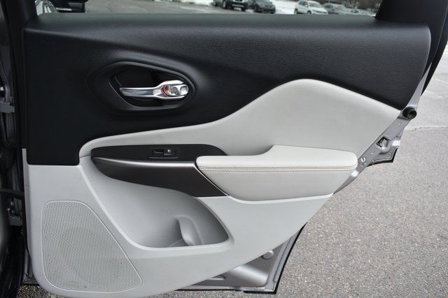 Used 2019 Jeep Cherokee Limited image 42