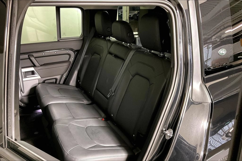 Used 2024 Land Rover Defender 110 SE AWD/4WD image 25