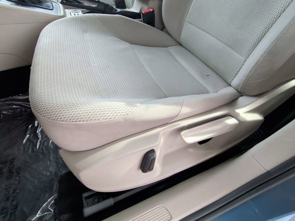 Used 2016 Volkswagen Golf S FWD image 13