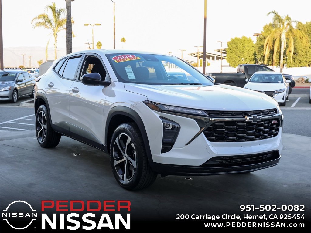 Used 2024 Chevrolet Trax RS w/ Driver Confidence Package image 1