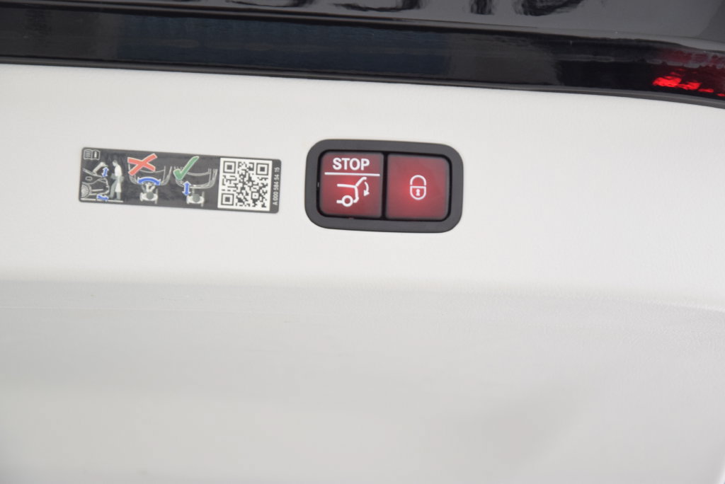 Certified 2023 Mercedes-Benz EQE 500 4MATIC SUV image 30