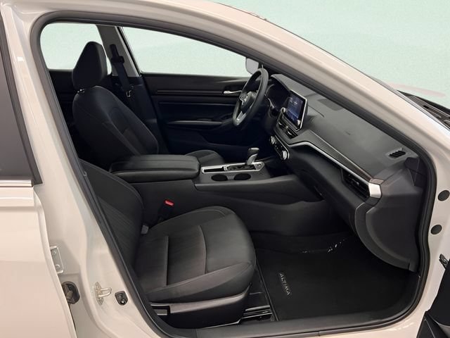 Used 2025 Nissan Altima 2.5 SV FWD image 11