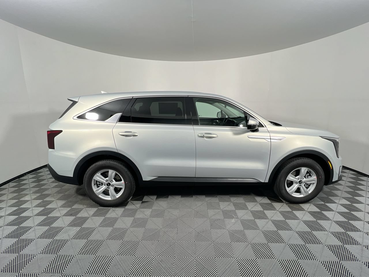 New 2026 Kia Sorento LX FWD image 2
