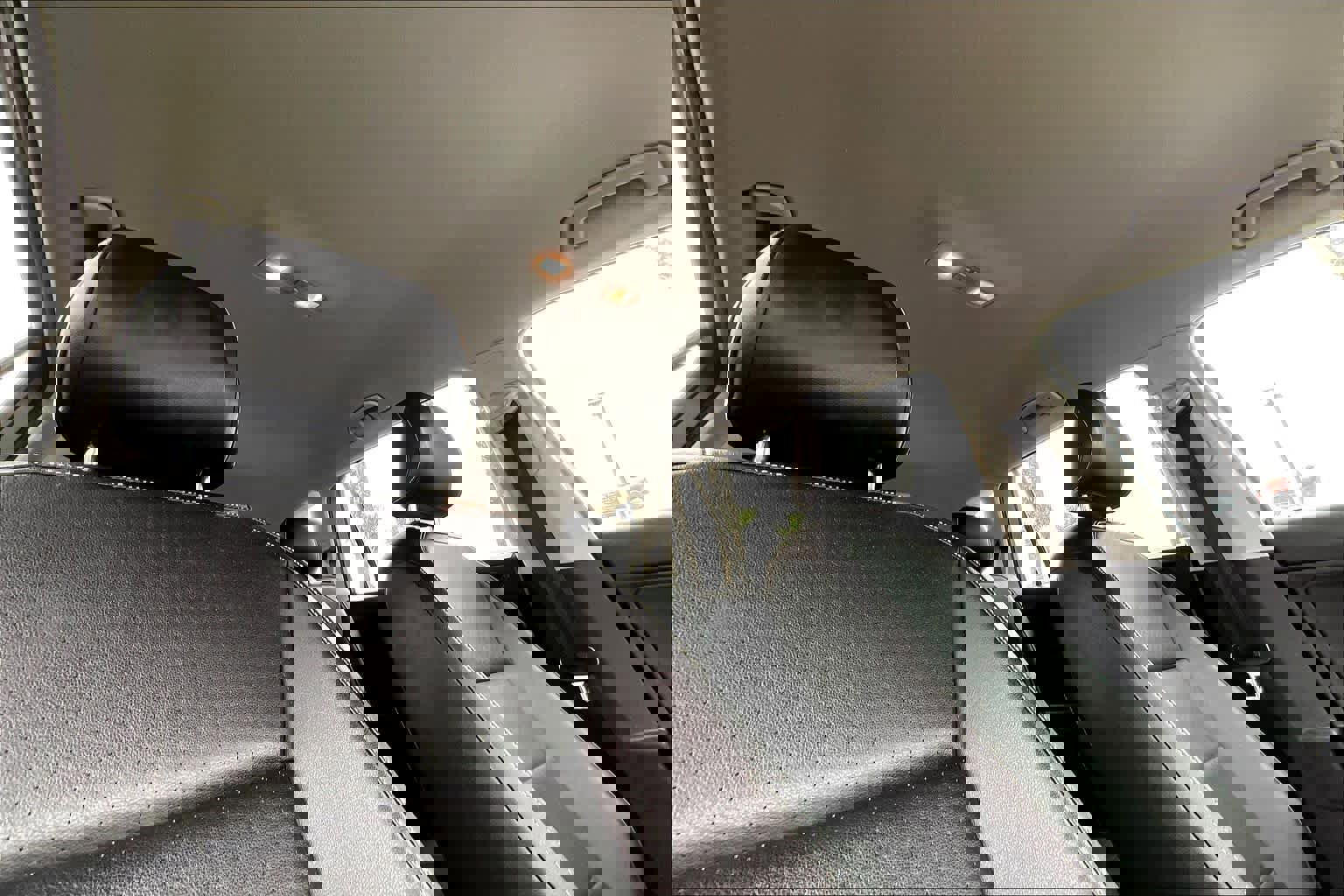 Used 2021 Volkswagen Tiguan SE image 13