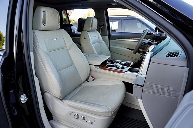 Used 2025 Cadillac Escalade Sport Platinum w/ LPO, ONYX Package AWD/4WD image 19