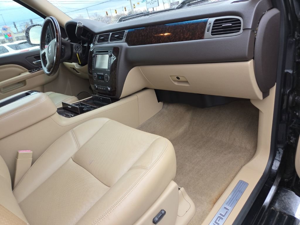 Used 2014 GMC Sierra 2500 Denali w/ Suspension Package, Off-Road image 24