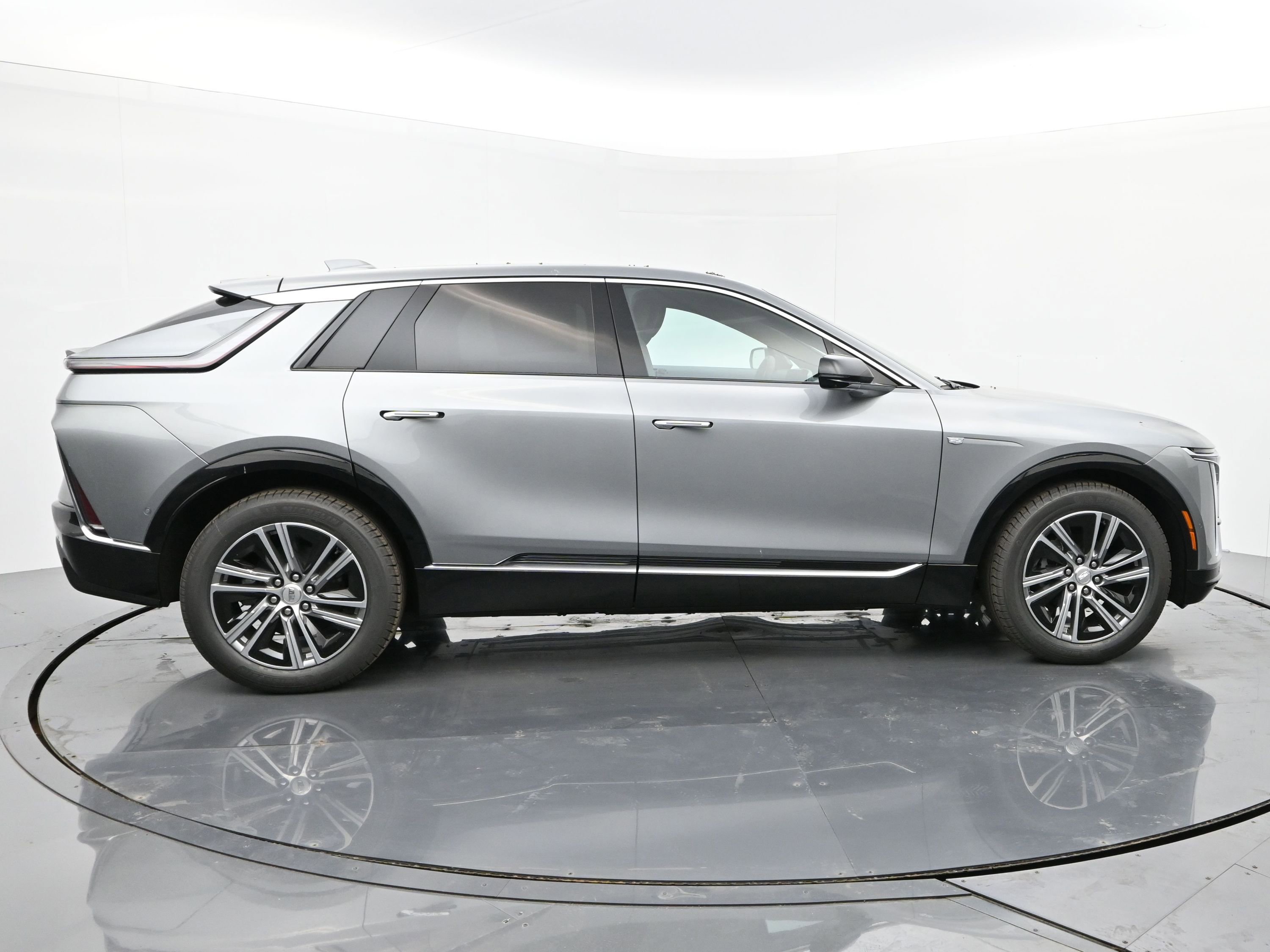 New 2025 Cadillac Lyriq Luxury image 6