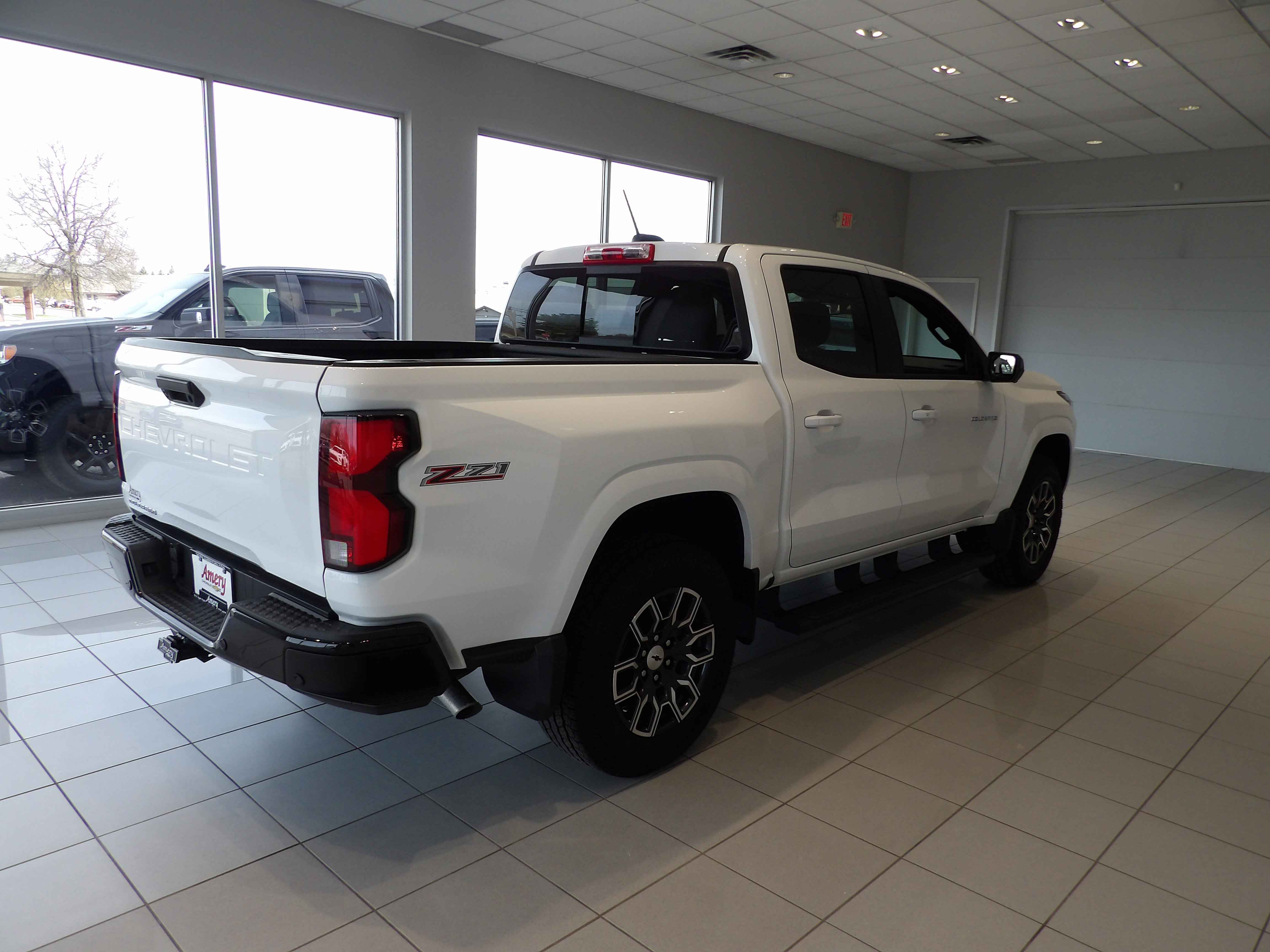 Used 2024 Chevrolet Colorado Z71 w/ Z71 Convenience Package 2 image 4