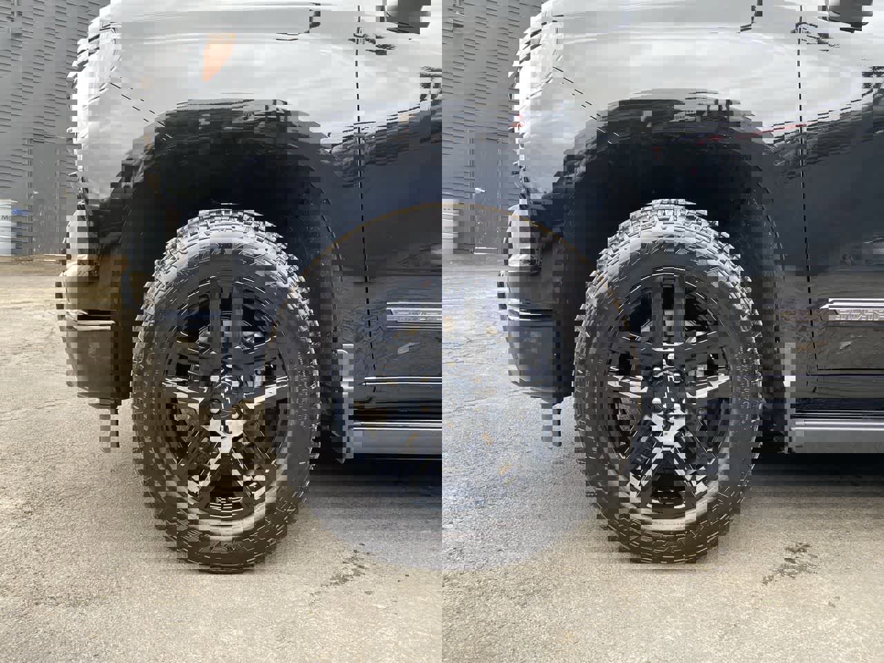 Used 2025 Chevrolet Silverado 1500 High Country w/ Midnight Edition AWD/4WD image 11