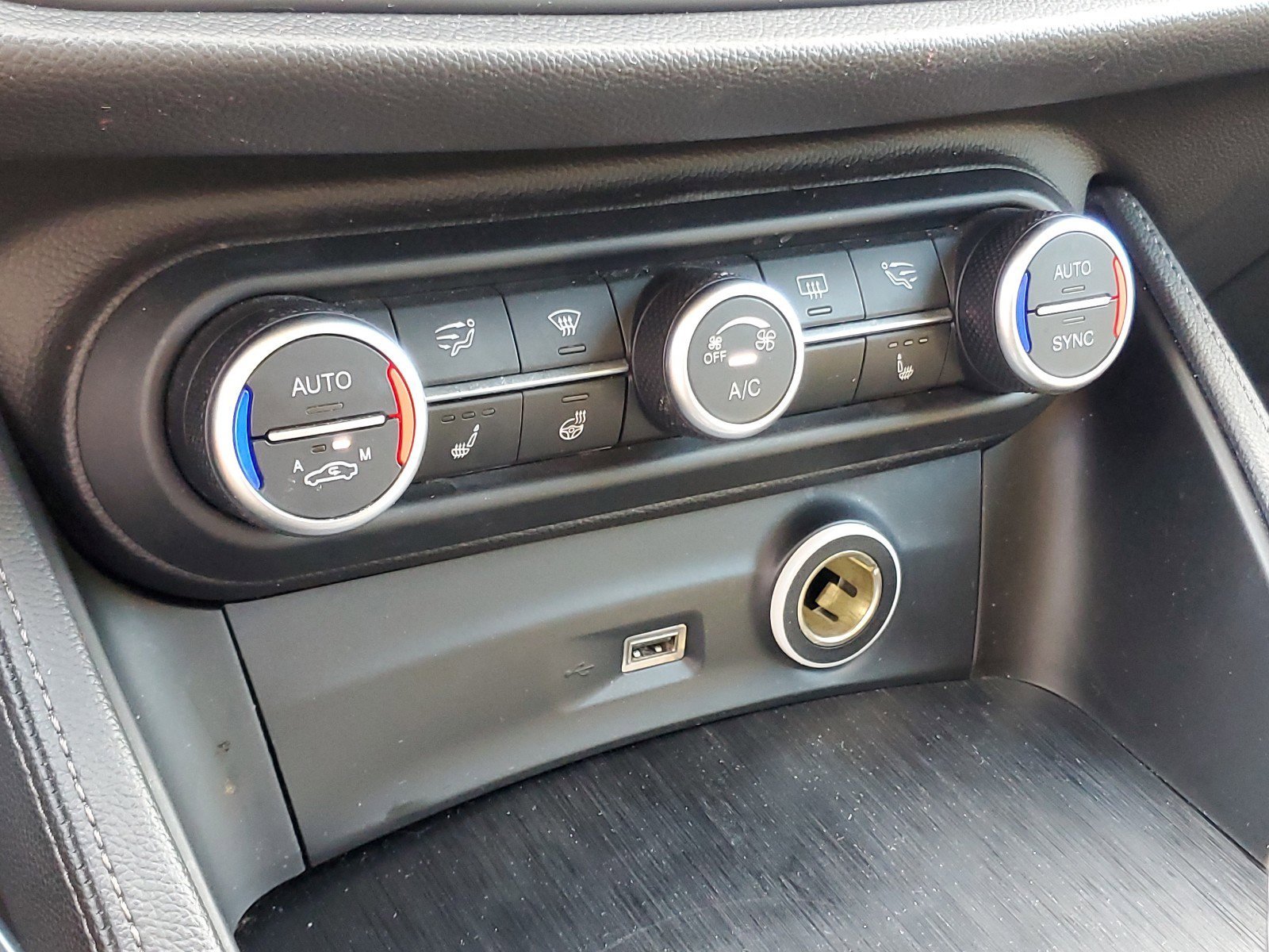 Used 2019 Alfa Romeo Stelvio AWD image 27