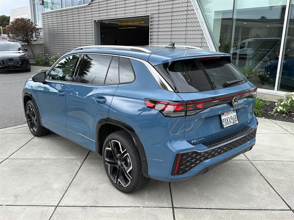 Used 2026 Volkswagen Tiguan SEL R-Line AWD/4WD image 8