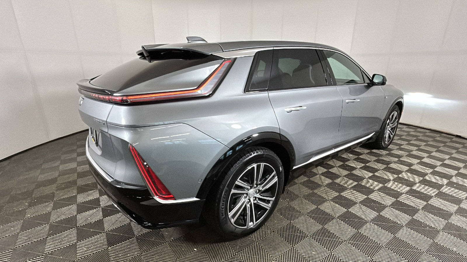 Used 2024 Cadillac Lyriq Luxury AWD/4WD image 3