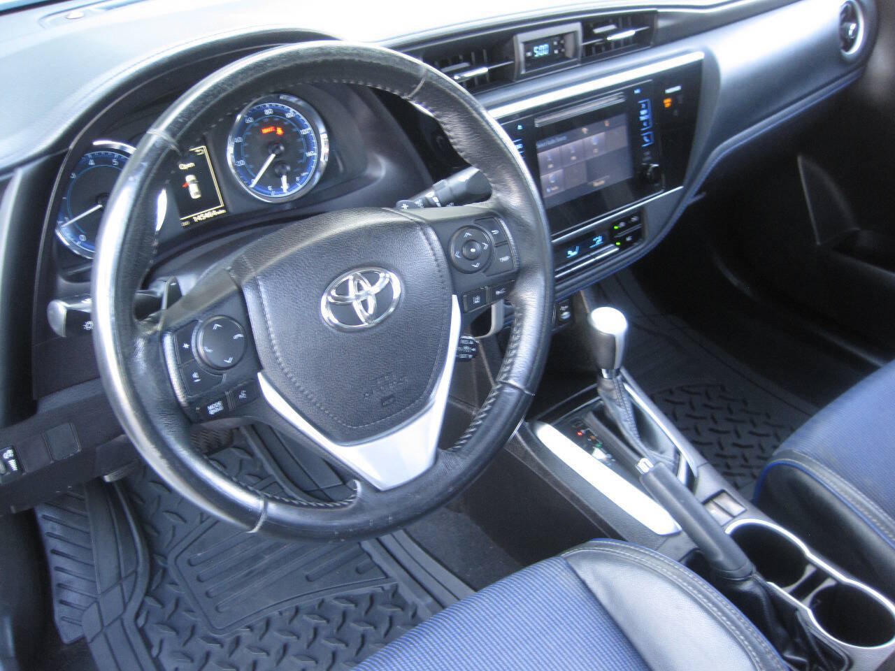 Used 2017 Toyota Corolla SE FWD image 24