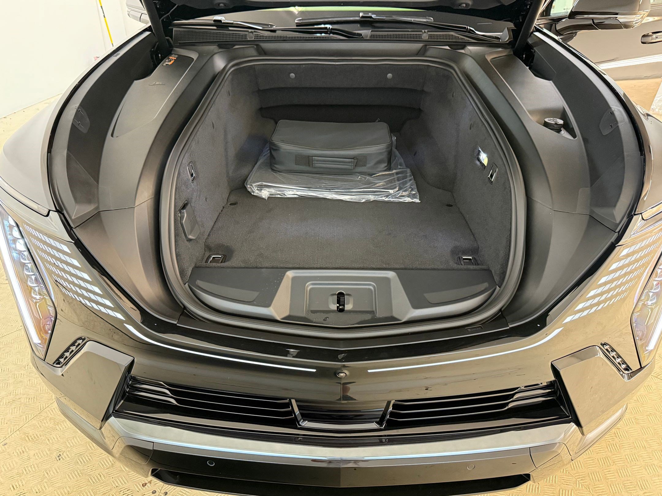 New 2026 Cadillac Escalade IQ Sport 2 w/ LPO, Floor Liner Package image 33