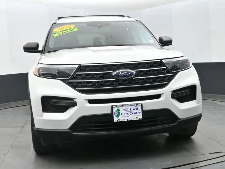 Used 2022 Ford Explorer XLT AWD/4WD image 3