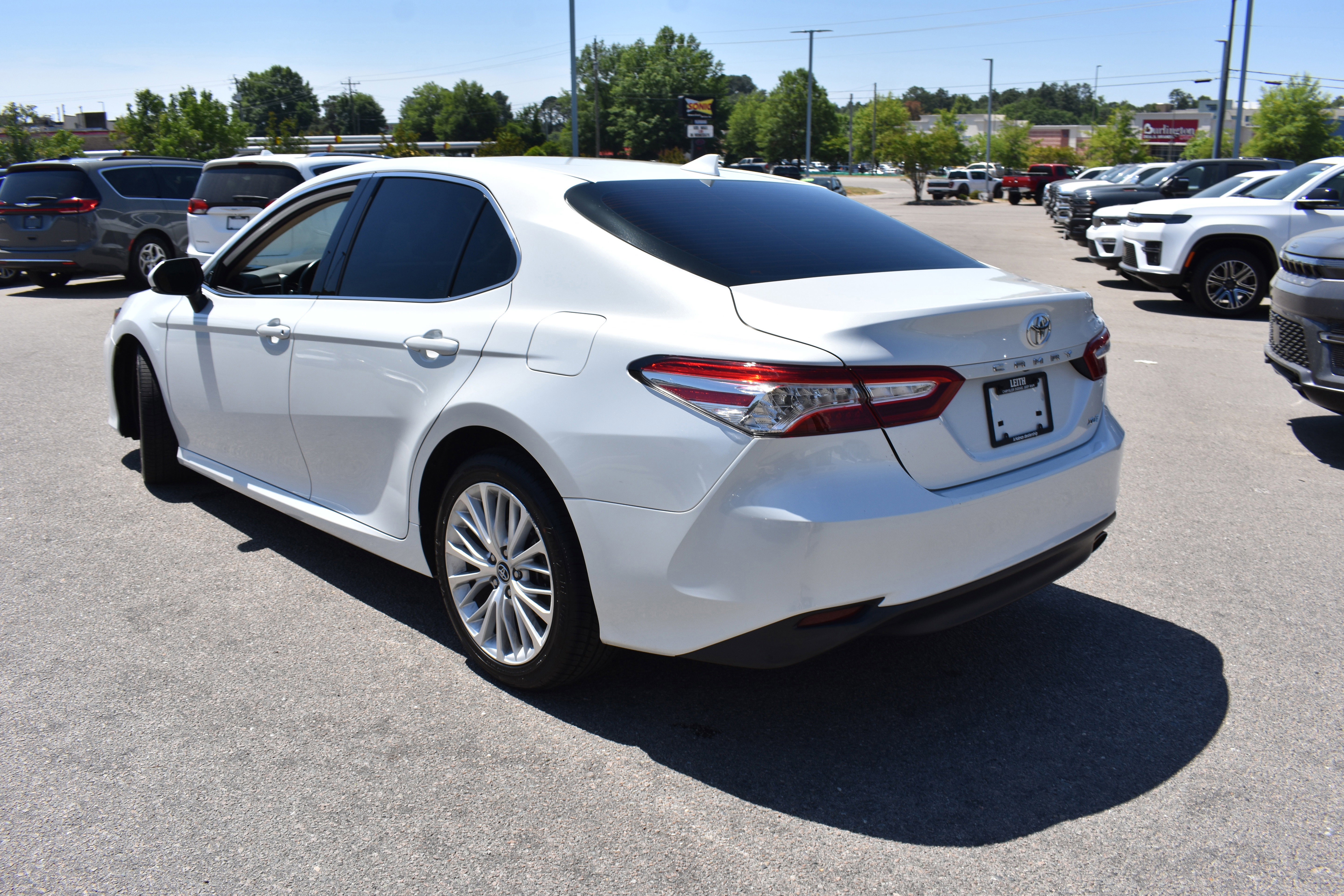 Used 2019 Toyota Camry XLE FWD image 7