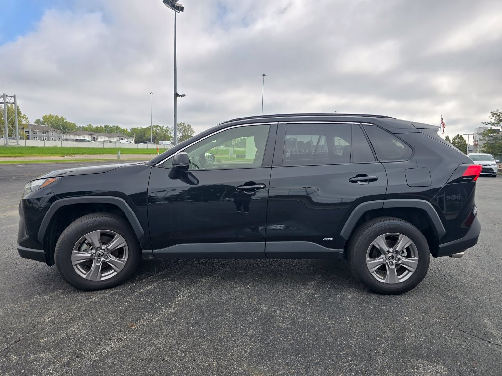 Used 2025 Toyota RAV4 LE AWD/4WD image 12