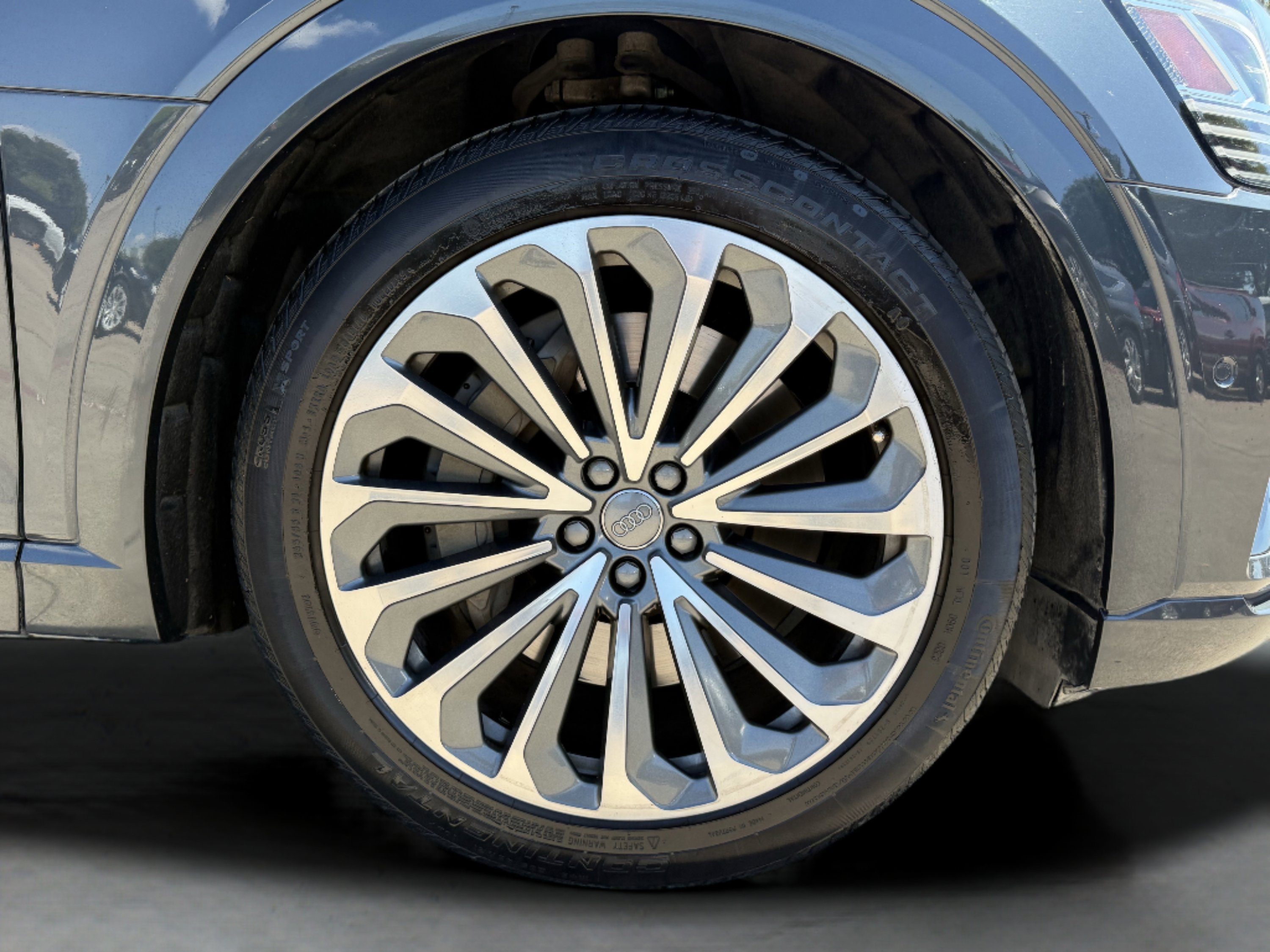 Used 2019 Audi e-tron Prestige w/ Prestige Package image 9