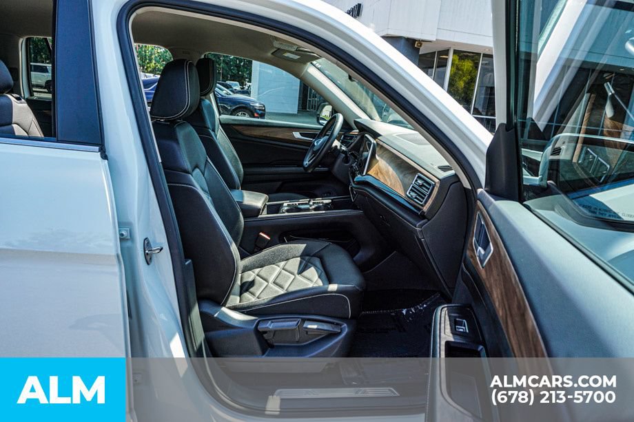 Used 2025 Volkswagen Atlas SE FWD image 24