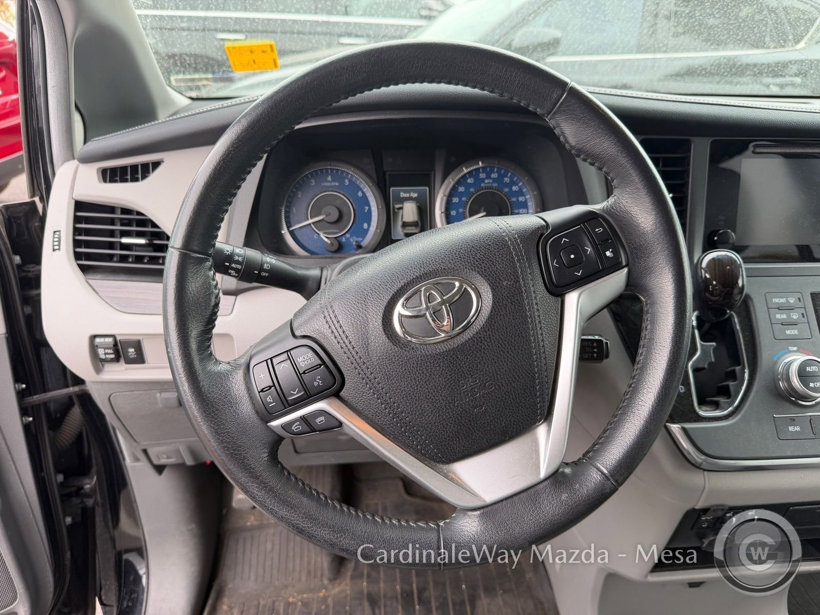 Used 2017 Toyota Sienna XLE Premium image 8