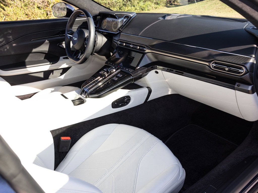 Used 2025 Aston Martin V8 Vantage Coupe RWD image 50
