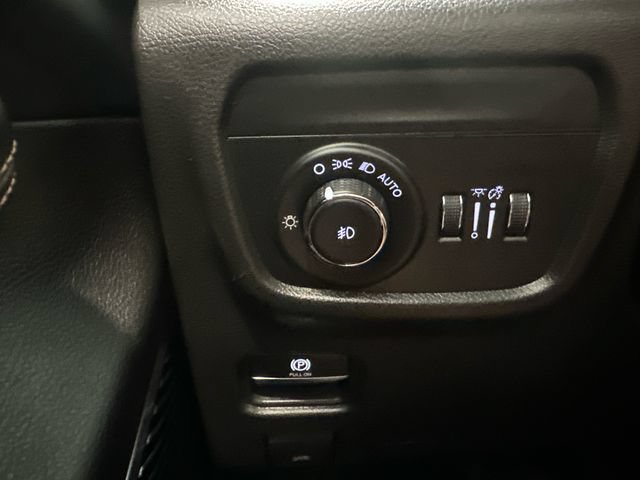 Used 2023 Jeep Grand Cherokee Summit AWD/4WD image 21