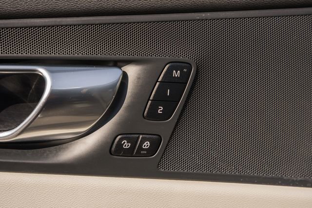 Used 2023 Volvo XC60 T8 Plus image 36