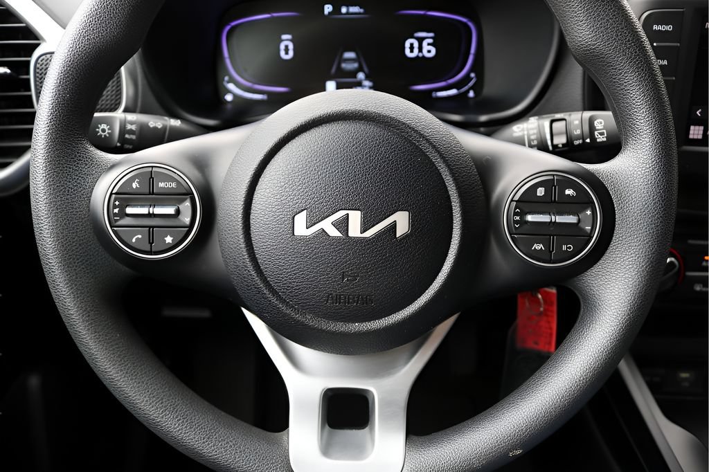 Used 2025 Kia Soul LX w/ LX Technology Package FWD image 21