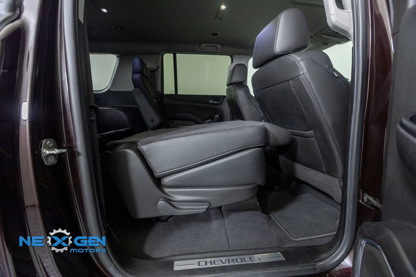 Used 2020 Chevrolet Suburban LT w/ Luxury Package image 38