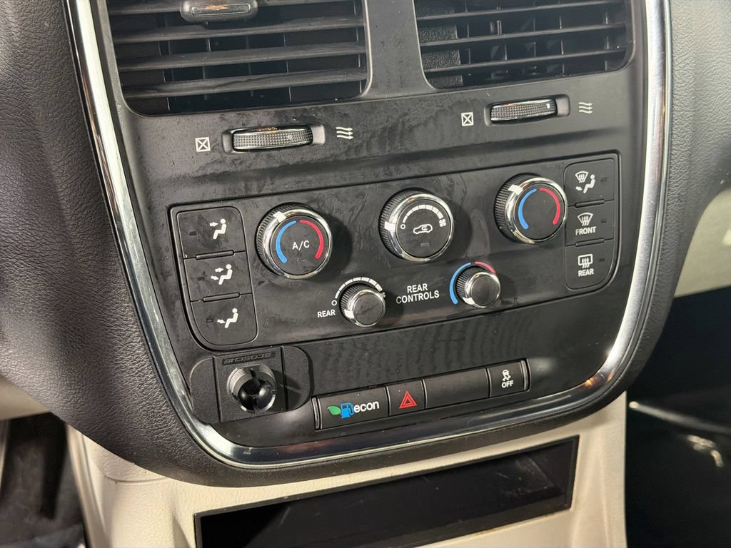 Used 2019 Dodge Grand Caravan SXT FWD image 16