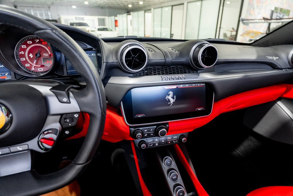 Used 2020 Ferrari Portofino RWD image 52