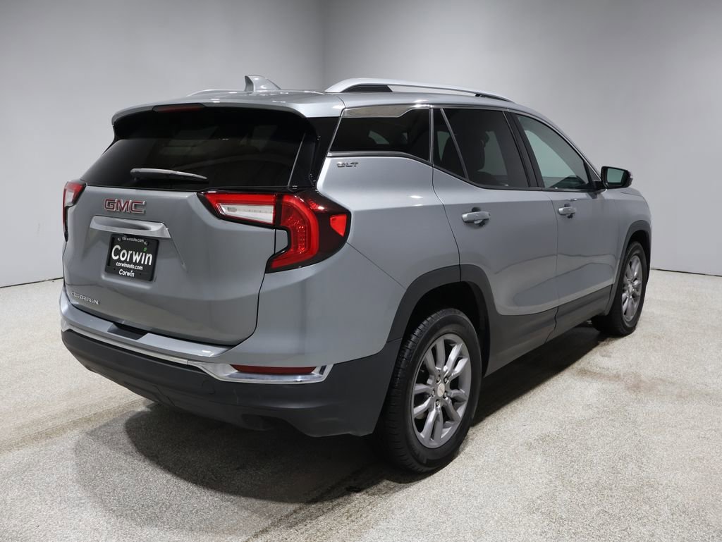 Used 2024 GMC Terrain SLT image 2