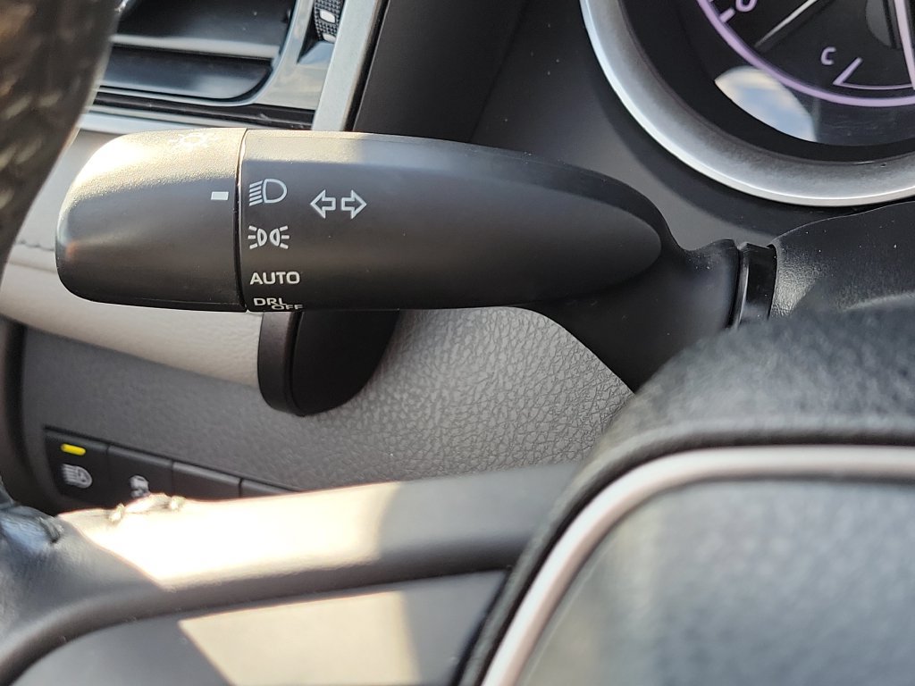 Used 2021 Toyota Camry XLE FWD image 11