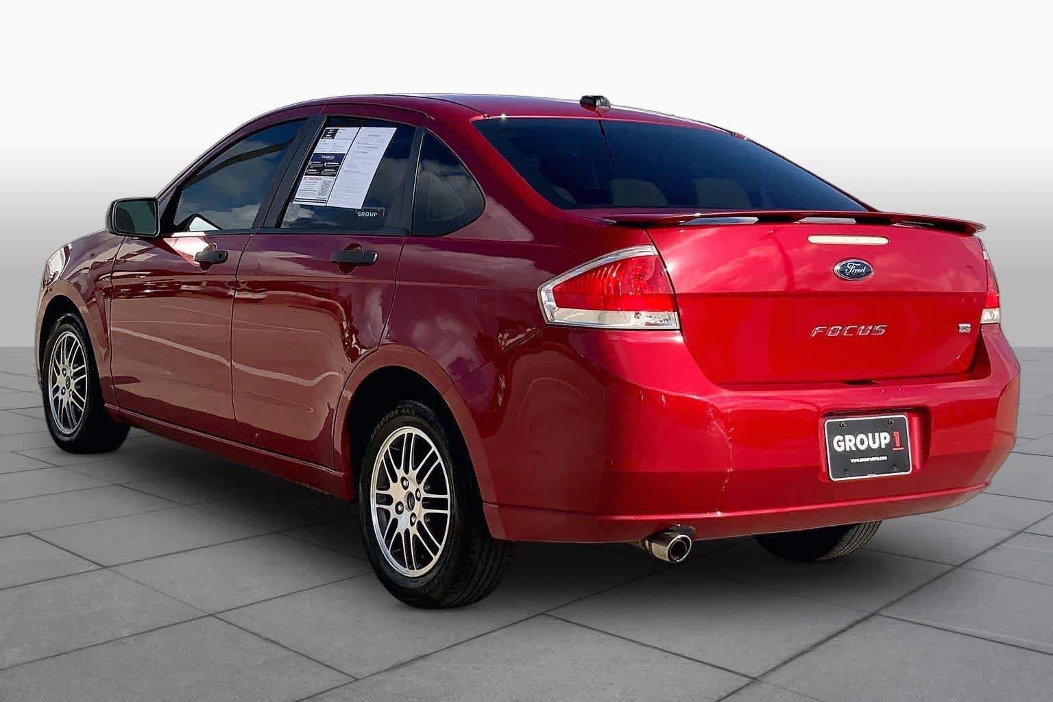 Used 2010 Ford Focus SE FWD image 11