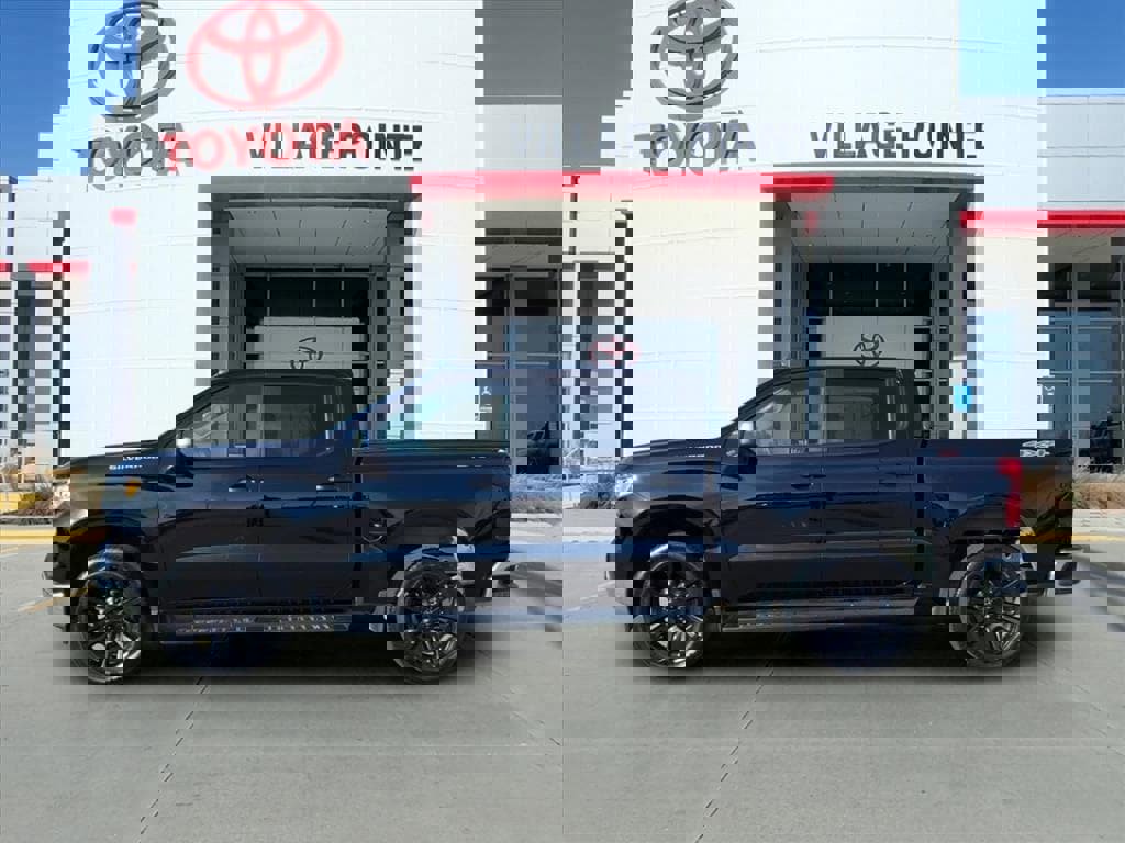 Used 2023 Chevrolet Silverado 1500 LT image 2