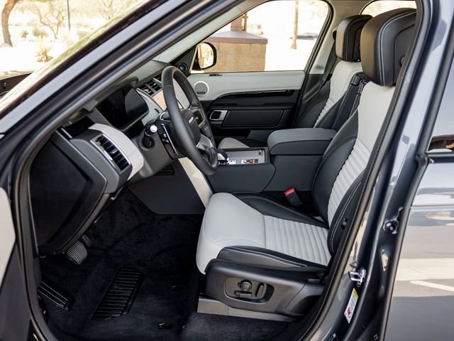 Used 2025 Land Rover Discovery S AWD/4WD image 14