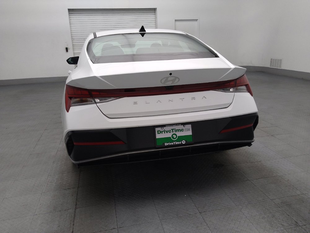 Used 2025 Hyundai Elantra SEL FWD image 6