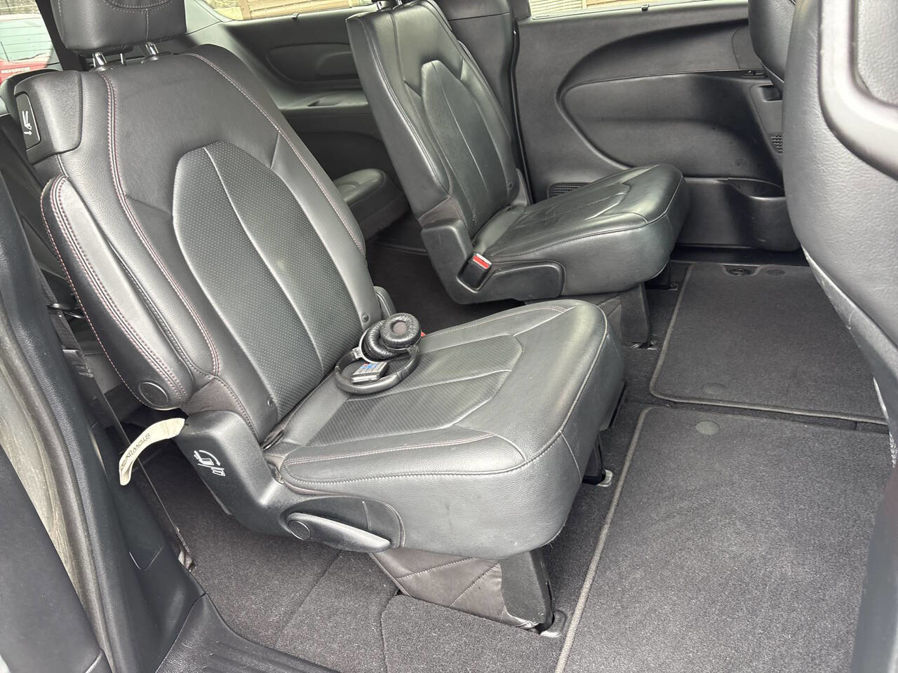 Used 2020 Chrysler Pacifica Touring-L image 9