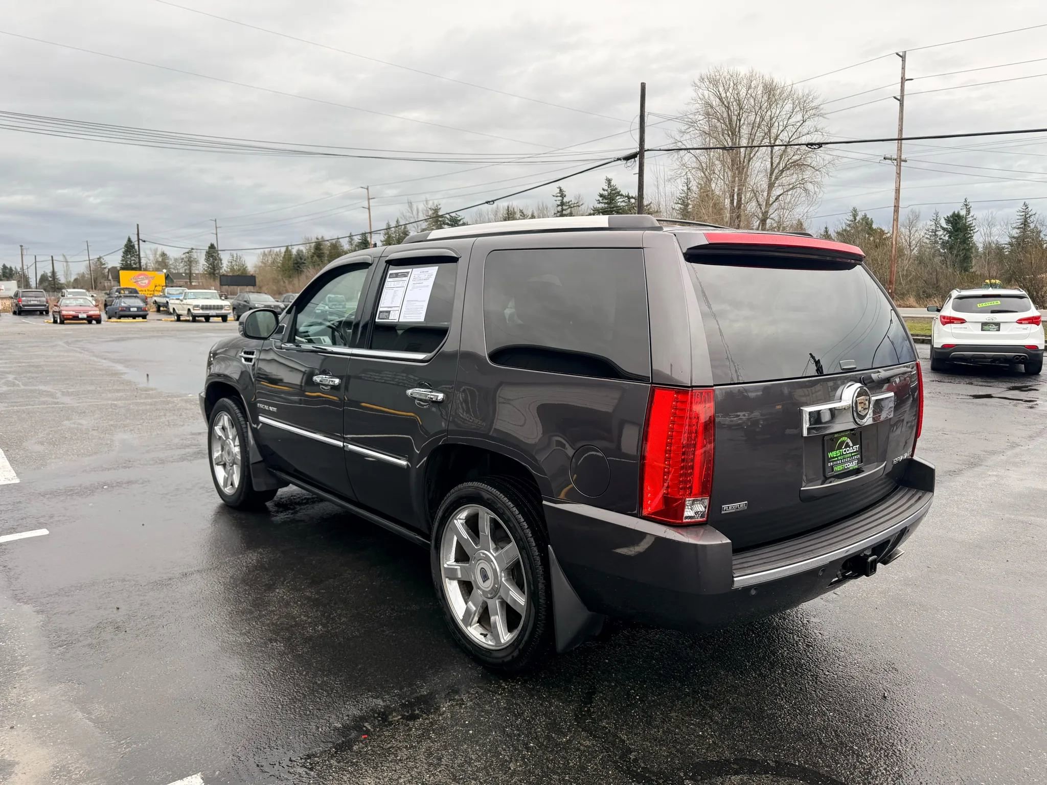 Used 2011 Cadillac Escalade Premium AWD/4WD image 6