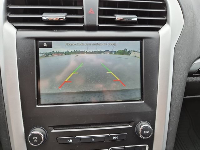 Used 2016 Ford Fusion SE FWD image 16