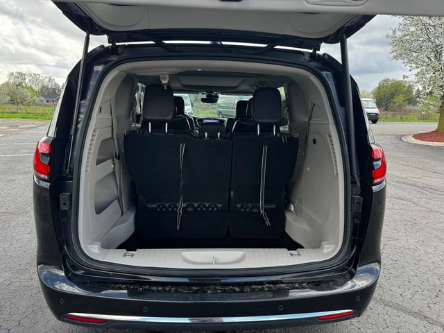 Used 2023 Chrysler Pacifica Limited image 17