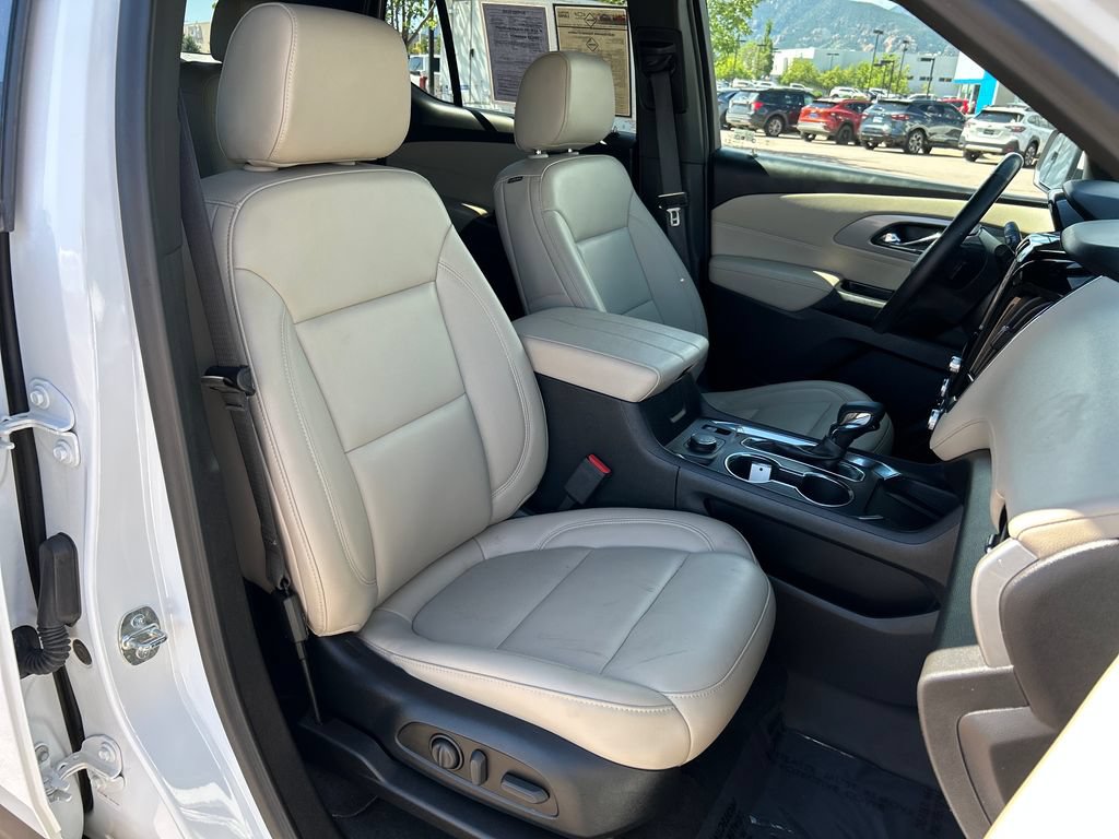 Used 2023 Chevrolet Traverse LT w/ LT Premium Package AWD/4WD image 17