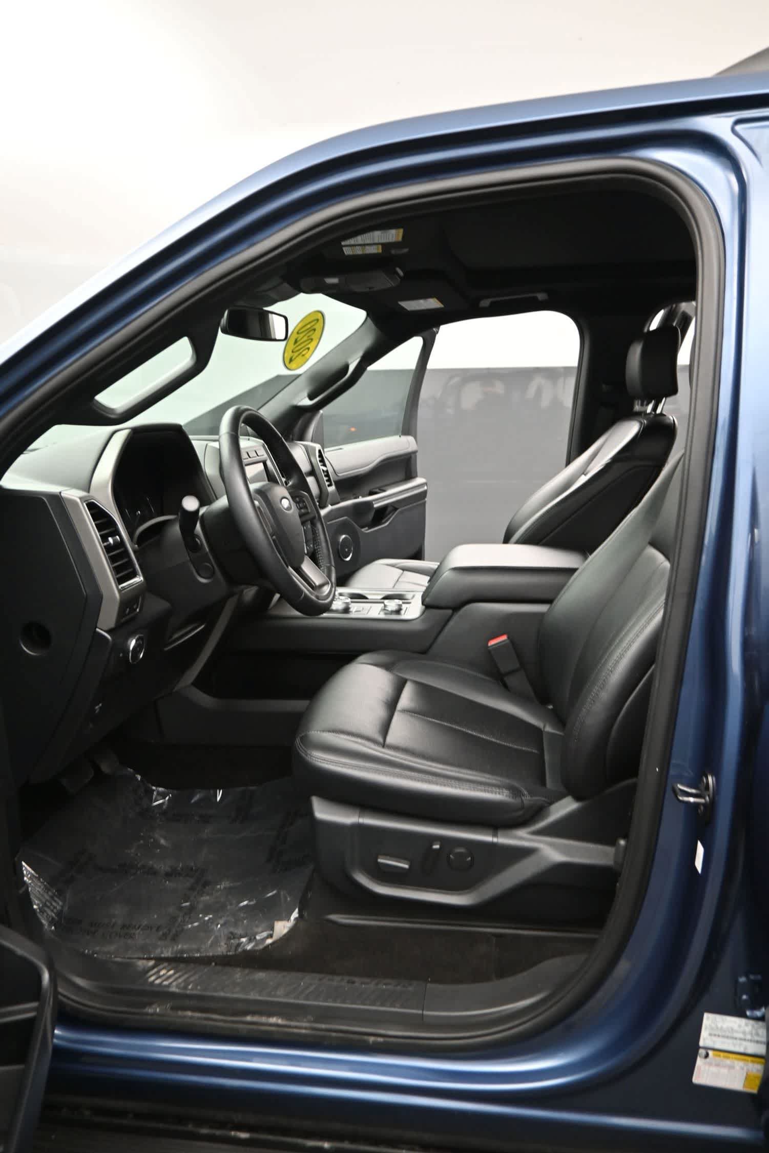 Used 2020 Ford Expedition XLT w/ Equipment Group 202A AWD/4WD image 16