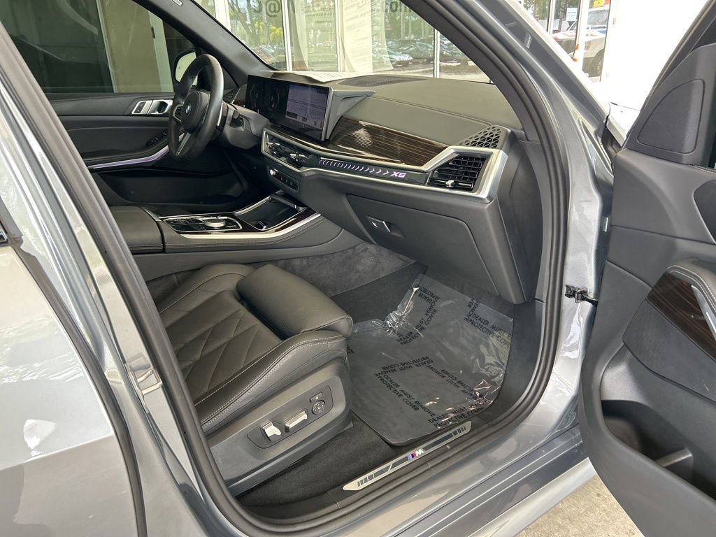 Used 2025 BMW X5 xDrive40i w/ M Sport Package image 27