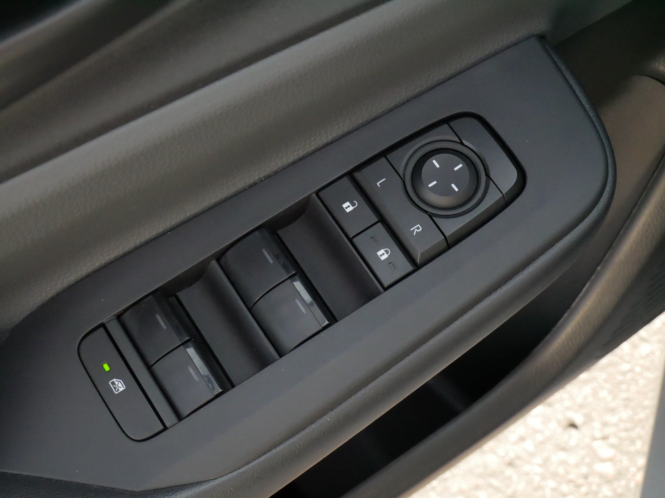 Certified 2025 Toyota Prius LE FWD image 19