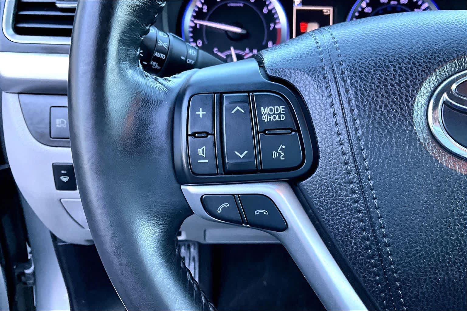 Certified 2018 Toyota Highlander Limited AWD/4WD image 23