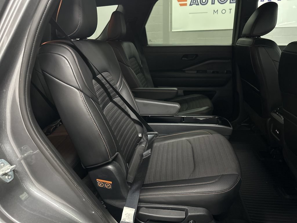 Used 2025 Nissan Pathfinder Rock Creek AWD/4WD image 22