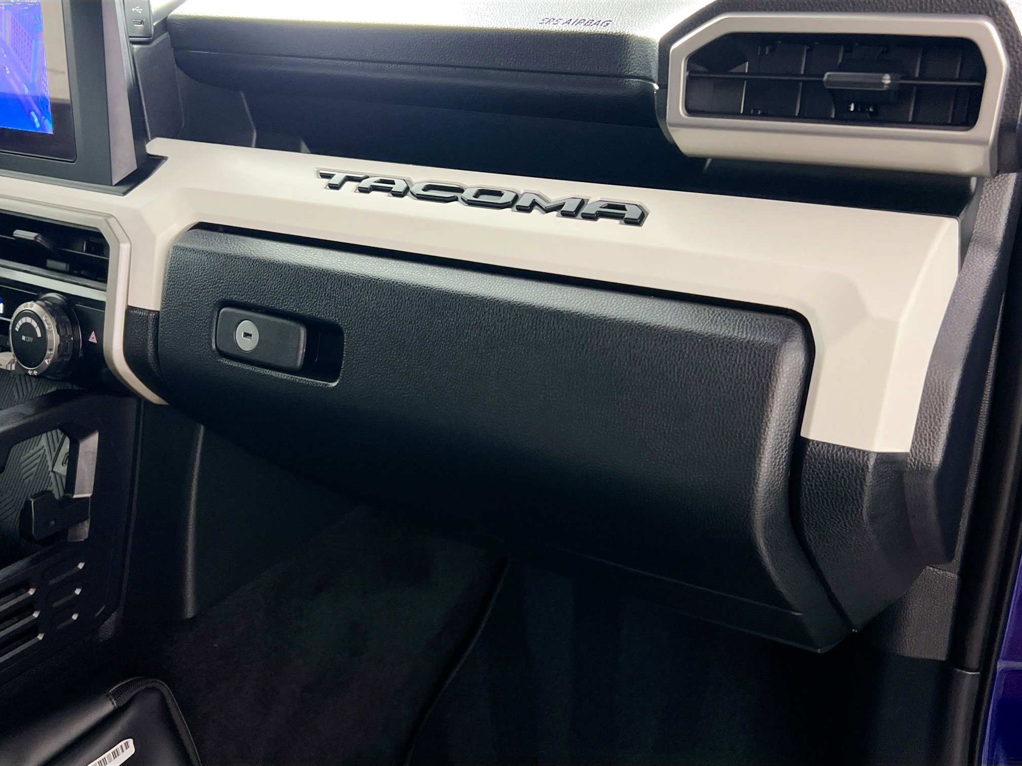 Used 2024 Toyota Tacoma TRD Sport AWD/4WD image 35